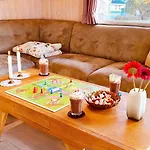 Lovely Family In Quiet Waterside Setting Ferienhaus