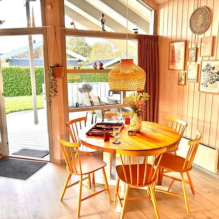 Hébergement de vacances Lovely Family In Quiet Waterside Setting