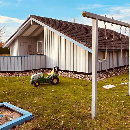 Semesterbostad Familjehus I Lugnt Läge Vid Vattnet Otterup