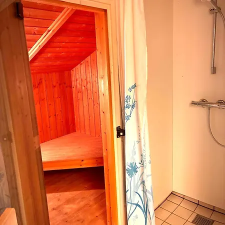 Semesterbostad Familjehus I Lugnt Läge Vid Vattnet