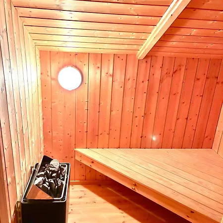 Semesterbostad Familjehus I Lugnt Läge Vid Vattnet