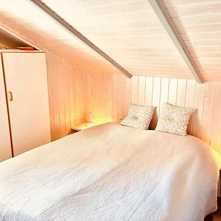 Hébergement de vacances Lovely Family In Quiet Waterside Setting