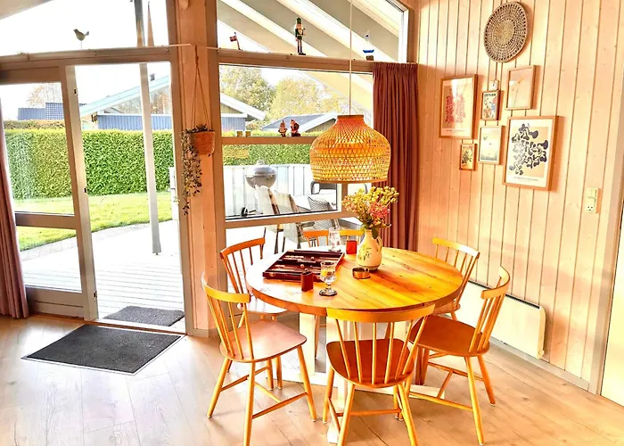 Hébergement de vacances Lovely Family In Quiet Waterside Setting