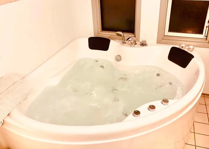 Hébergement de vacances Lovely Family In Quiet Waterside Setting