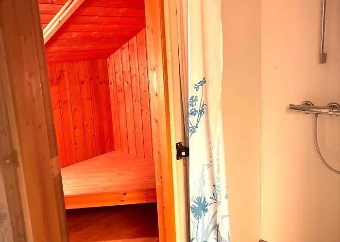 Hébergement de vacances Lovely Family In Quiet Waterside Setting