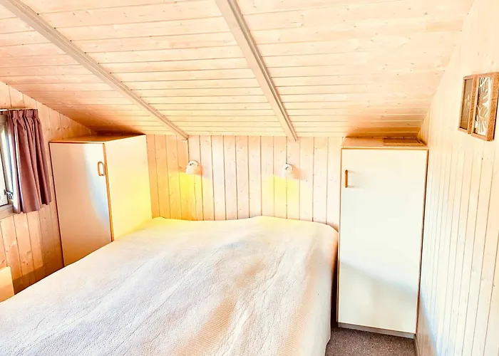 Hébergement de vacances Lovely Family In Quiet Waterside Setting