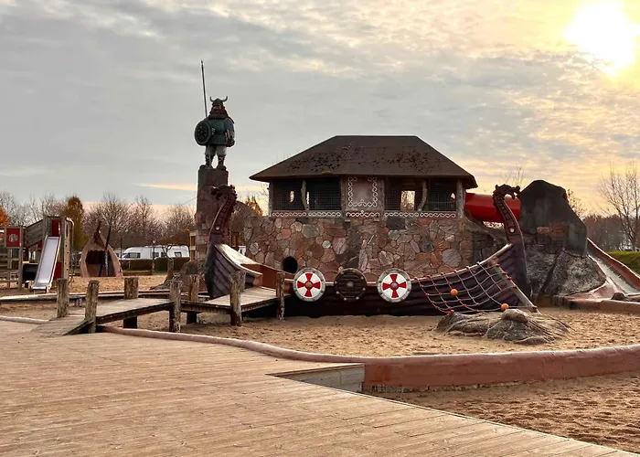 Hébergement de vacances Lovely Family In Quiet Waterside Setting